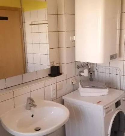 Wohlfuehlen & Arbeiten In Toplage Mit Gratis Tiefgaragenplatz Апартаменты *