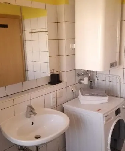 Wohlfuehlen & Arbeiten In Toplage Mit Gratis Tiefgaragenplatz Lägenhet *